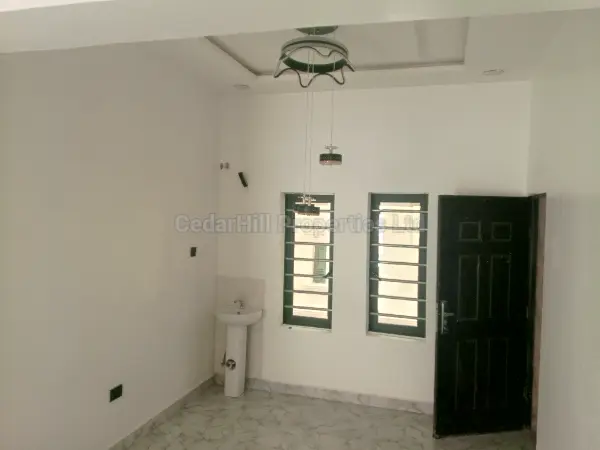 Newly-Built 3 Bedroom Bungalow And 2 Room Bq thumbnail 8