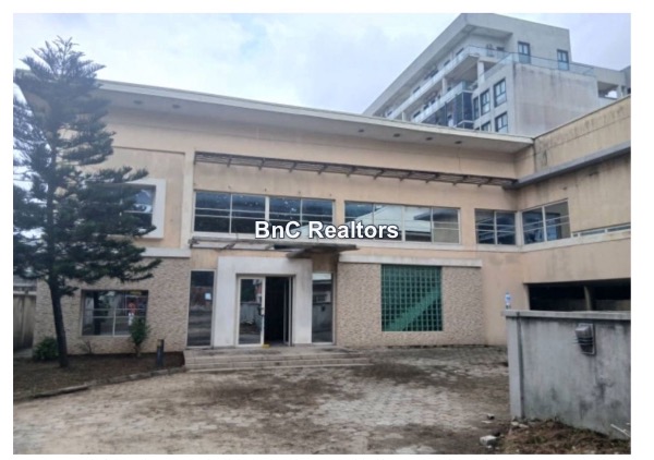 8 Bedroom Detached House