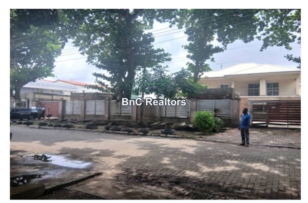 8 Bedroom Detached House