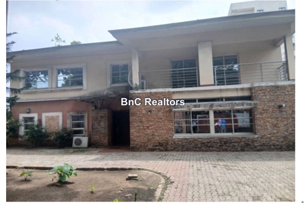8 Bedroom Detached House
