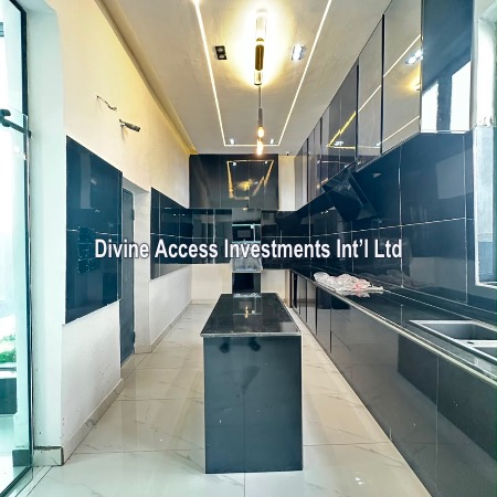 Luxury 5 Bedroom Fully Detached Duplex With Bq And Swimming Pool