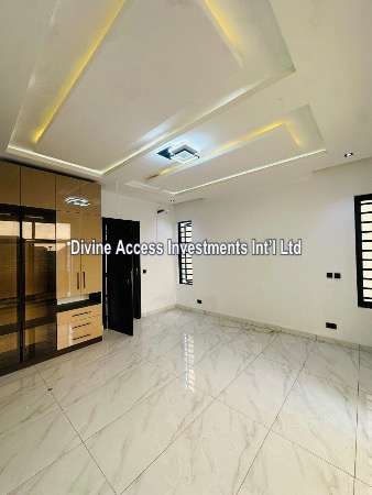 Luxury 4 Bedroom Fully Detached Duplex