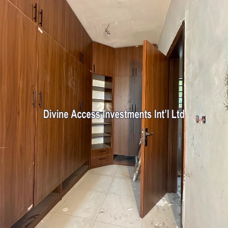 Luxurious 3 Bedroom Terraced Duplex thumbnail 7