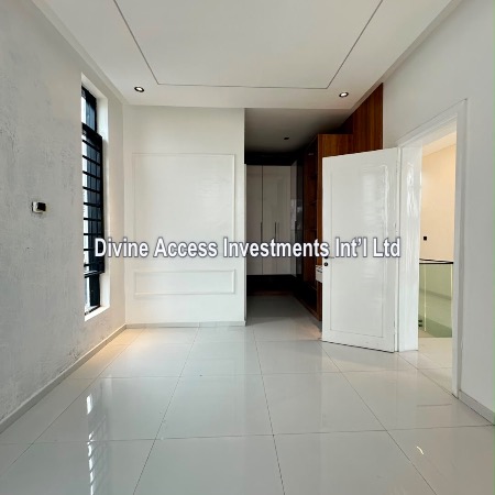 Luxury 5 Bedroom Fully Detached With Bq And Swimming Pool thumbnail 8