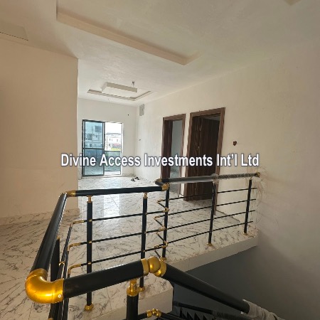 Luxury 4 Bedroom Terraced Duplex thumbnail 5