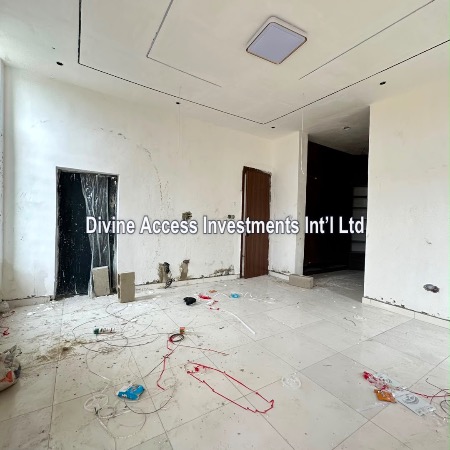 Luxurious 3 Bedroom Terraced Duplex thumbnail 8