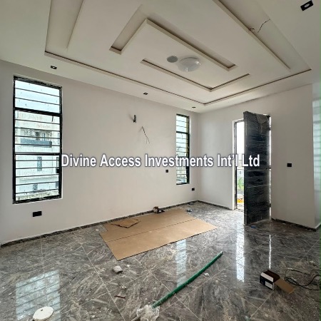Luxury 4 Bedroom Fully Detached Duplex With Bq thumbnail 8