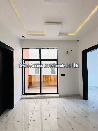 Luxury 4 Bedroom Fully Detached Duplex thumbnail 7