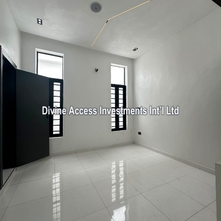Luxury 5 Bedroom Fully Detached With Bq thumbnail 8