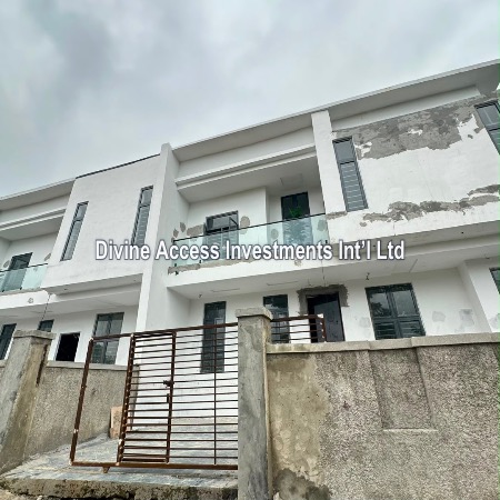 Luxurious 3 Bedroom Terraced Duplex