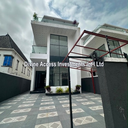 Luxury 5 Bedroom Fully Detached Duplex With Bq And Swimming Pool