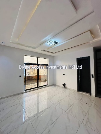 Luxury 4 Bedroom Fully Detached Duplex thumbnail 8