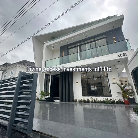 Luxury 5 Bedroom Fully Detached With Bq And Swimming Pool