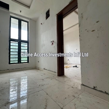 Luxurious 3 Bedroom Terraced Duplex thumbnail 6